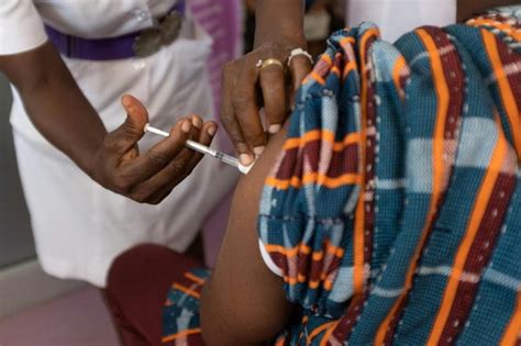 Un flacon du vaccin astrazeneca (image d'illustration). L'Afrique est « dans une impasse » pour son ...