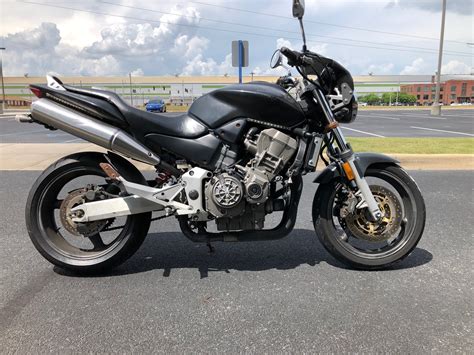 Matte black with fender eliminator kit and color matched wind screen. 2002 Honda CB900F2 919 - Repo Finder