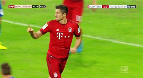 Robert lewandowski is a polish professional footballer who plays as a striker for bundesliga club bayern munich and is the captain of the po. Közzétéve itt: Robert Lewandowski