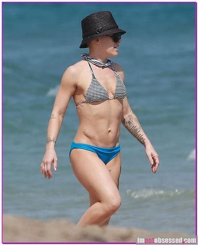 This is a community for all gwen stefani fans, feel free to post related pictures, news, videos and other interesting and fun stuff. PINK The Singer Shows Off Her Ab-Tastic Body In A Teeny ...