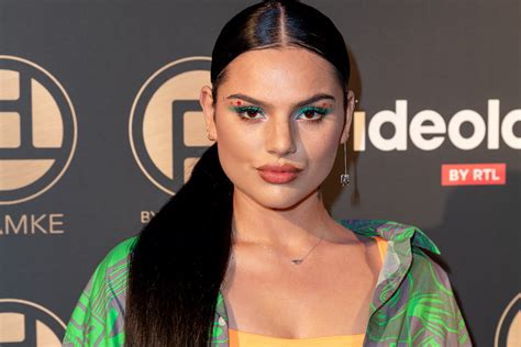 Famke louise stond op slam! Influencer Famke Louise haalt fysiek uit naar Dennis Schouten