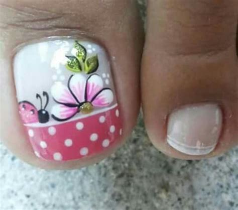 Ya sea que te guste el color pálido de esmalte de uñas en un tono o los diseños usa esmalte de uñas blanco para pintar un diseño sencillo de bastón de caramelo en cada uña. Imagen de Melissa salas *--* en Nail art | Arte de uñas de ...