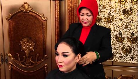 Neng tyas riasvideossanggul yogya putri tanpa paes.sesuai request pengantin yg. Paes Sanggul Sasak Yogya : Workshoppaes Instagram Posts ...