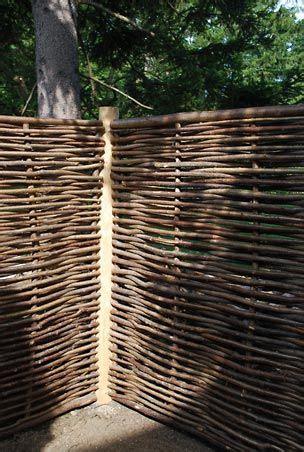 This traditional woven screen design that provides a natural look to any garden. Want for my new garden!!!! 5 x 6 Hazelwood Hurdle Fence ...