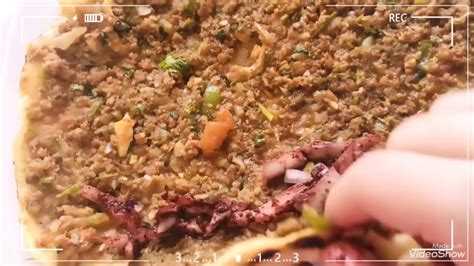 لحم بعجين lahmacun التركي على الطريقة التركية - YouTube