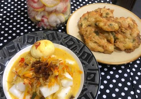 Untukmu yang ingin membuatnya, berikut seruni akan menyajikan resep lontong sayur dari berbagai daerah dengan rasa yang nikmat. Cara Termudah untuk Menyiapkan Lontong Sayur (labu siam ...