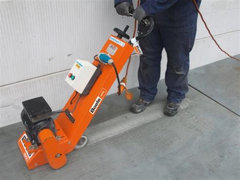 It contains special bearings to reduce vibration back to the floor layer. Fresatrice per pavimenti 230 V - Rinnovo pavimenti ...