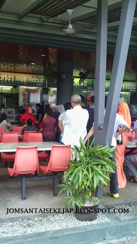 For me, mee rebus haji wahid is worth to visit when you come to johor bahru. JOMSANTAISEKEJAP: MEE REBUS HAJI WAHID YANG SEDAP