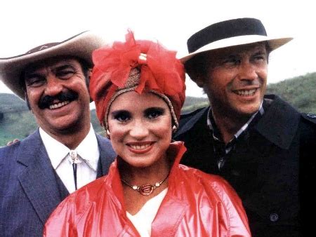 Classic (1986) brazilian serial set in the fictional town of asa branca. Roque Santeiro faz 25 anos e é 1ª novela a sair em DVD - Famosos e TV - R7