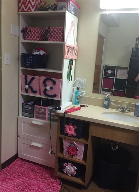 Some ideal stuff to put in are makeup, hair ties, clips, razes, buzzer and clips, face cream, face wash, perfume, floss, toothpaste, toothbrush, brush w.e you like. Baylor South Russell girls dorm | Baylor girl dorm room ...