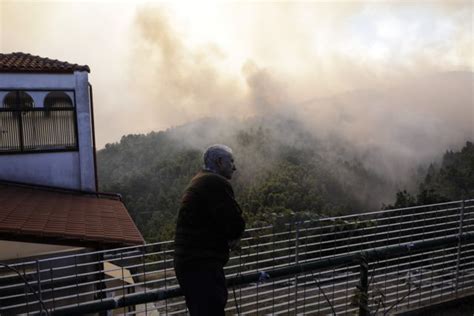 Υπό έλεγχο τέθηκαν όλα τα πύρινα μέτωπα στη βόρεια ελλάδα. Φωτιά Χαλκιδική : Οι φλόγες έφθασαν στη Σάρτη ...