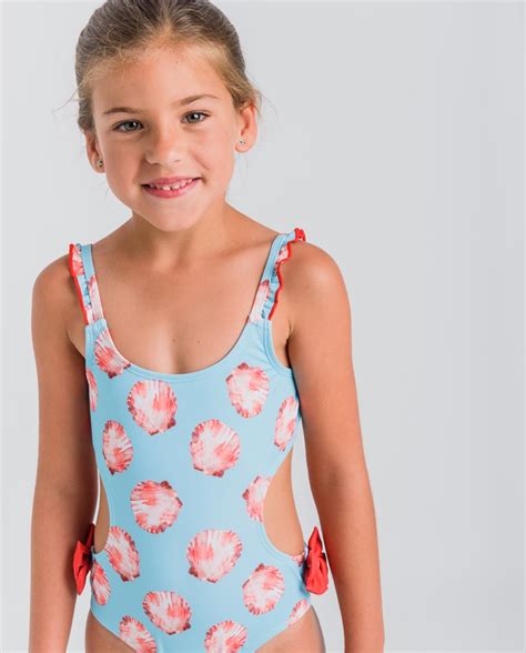 El culetín para niñas es una prenda imprescindible en la moda de baño infantil. Ropa infantil para Niñas - La Ormiga