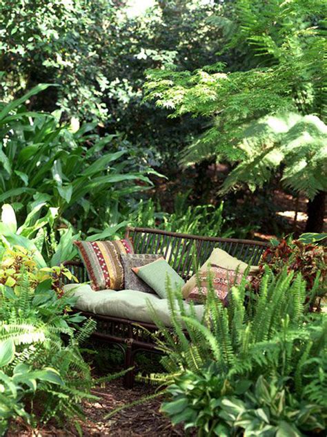 Instead of enemies, you'll find a puzzle here. 20 Outdoor Reading Nooks With The Secret Garden | HomeMydesign