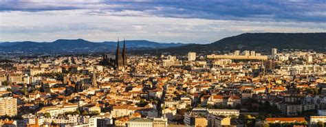 The air travel (bird fly) shortest distance between auvergne and issoire is 19 km= 12 miles. Issoire (63) : Emploi et recrutement | Meteojob