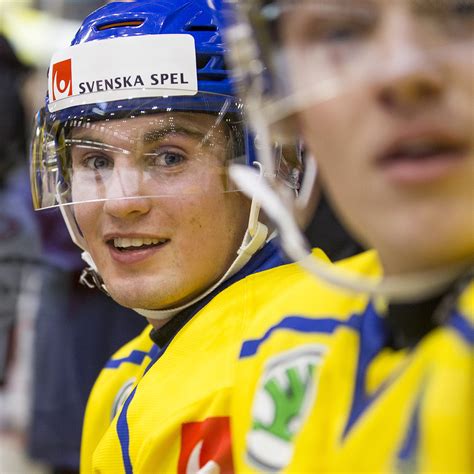 Player profile for nils höglander (rw). SHL-talangens slutgiltiga besked om var han spelar nästa ...