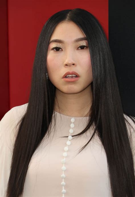 In oceans' 8, awkwafina plays constance, a member of the motley crew of criminals recruited by sandra bullock's debbie ocean, along with rihanna, sarah paulson, cate blanchett, mindy kaling. Awkwafina At 'Ocean's 8' film premiere, New York - Celebzz ...