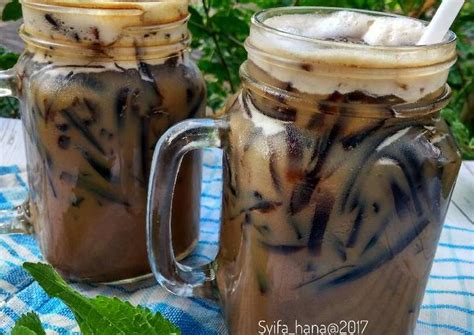 Resep es cincau karamel yang suegerrnya pol! Resep Es cappucino cincau #pr_recookminumandingin oleh Mama Syifa Hana - Cookpad