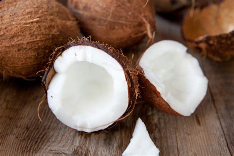 Moisturizing your hair and reducing breakage protecting your hair from protein loss and damage when wet protecting your hair from environmental. 7 Amazing Benefits Of Coconut Water For Hair And Skin ...