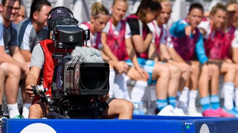 Wer zeigt die spiele live im tv und livestream? Algarve Cup: Keine TV-Übertragung der Spiele der DFB ...