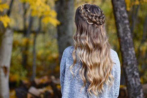 Haircuts are the essential and most simple way to turn around the way you look. Dutch Halo Braid | Cute Girls Hairstyles