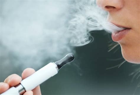 Usage of kalangan in english: Penggunaan vape dalam kalangan murid sekolah membimbangkan ...