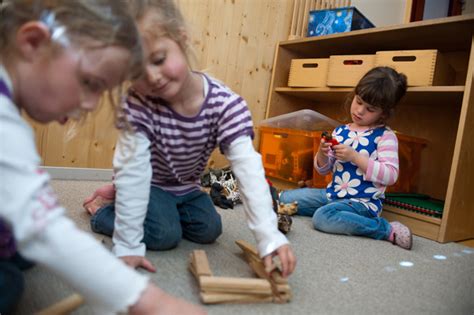 While children are typically screened for autism as early as 18. Kinder mit Autismus - Fotojournalist Andreas Varnhorn ...