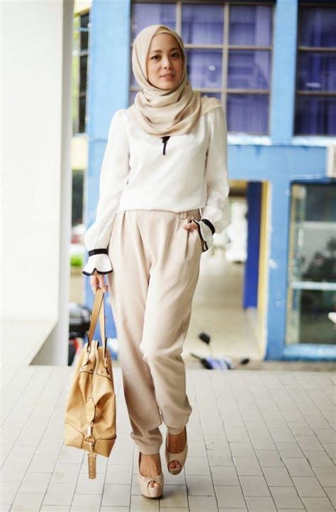 Namun untuk menyambut ramadhan, pilihlah bahan dress yang membuatmu terlihat elegan misalnya seperti yang dipakai bella attamimi yaitu loose dress berbahan. Gambar Hijab Style Vivy Yusof Terbaru | Styleala