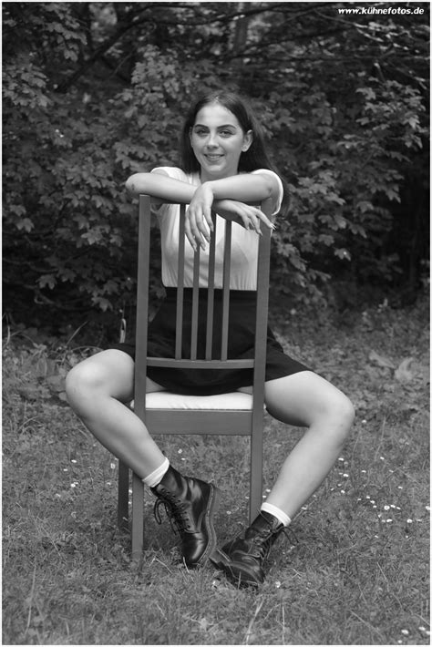 Stuhl, der — der stuhl , des es , plur. Der Stuhl Foto & Bild | fashion, jugend, outdoor Bilder ...