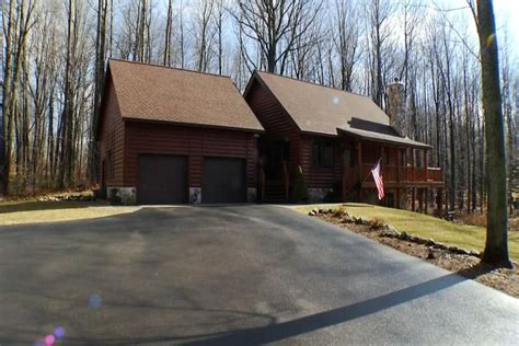 Secure payments, 24/7 support and a book with confidence guarantee Amazing Northern Michigan Homes: Quaint Cabin in the Woods ...