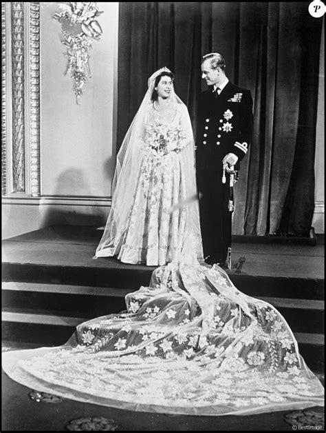 Née sur le trône, elle mourra sur le trône. Photo de mariage de la reine Elizabeth II et du duc d ...