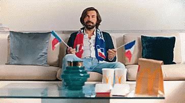 So, in order to try to inject a bit of french fabulousness into our everyday lives, we reach for our favorite beauty products from the land of lauderée. French GIFs | Tenor