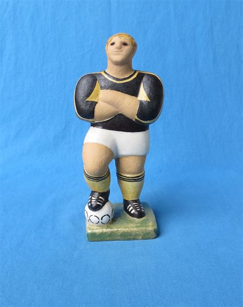 Sveriges bästa fotbollsspelare 2013 guldbollen zlatan ibrahimovic. FOTBOLLSSPELARE i AIK:s färger, design Lisa Lar ...