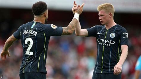 Sportsmail understands there are fears de bruyne has torn a lateral ligament in his right knee and city are worried their playmaker could miss up to three months. Man City Midfielder Kevin De Bruyne Suffers Knee Injury In ...