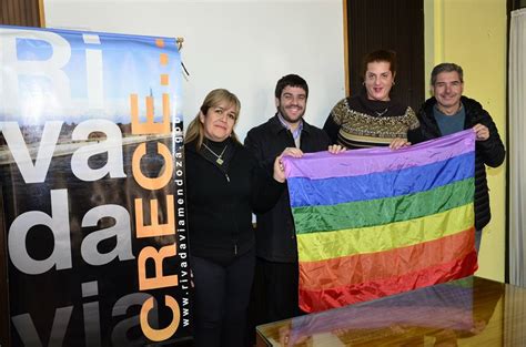 Stonewall inn es el bar donde empezaron las históricas manifestaciones de la comunidad lgbt contra la opresión. 28 de Junio: Día Internacional del orgullo LGBT : Género y ...