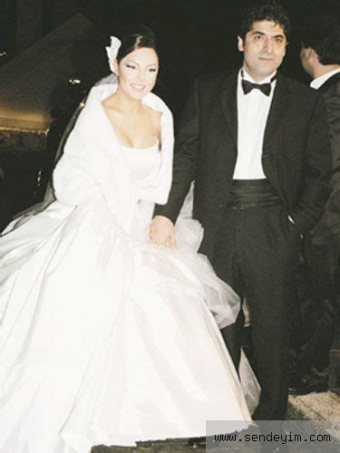 Ebru gündeş rıza sarraf çiftinin boşanması). Ebru Gündeş & Ömer Durak | Gelinlik, The dress, Ünlüler