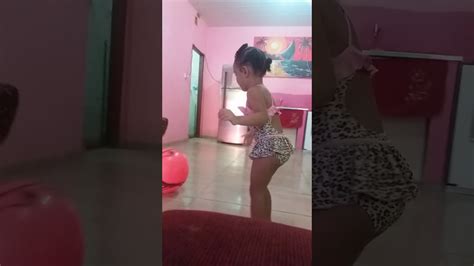 Mande seu video dançando na dm. Bebe menina dançando ginástica rítmica - YouTube
