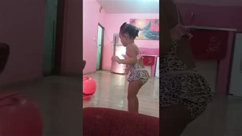 Meninas do sbt arrasam dançando no musical.ly. Bebe menina dançando ginástica rítmica - YouTube