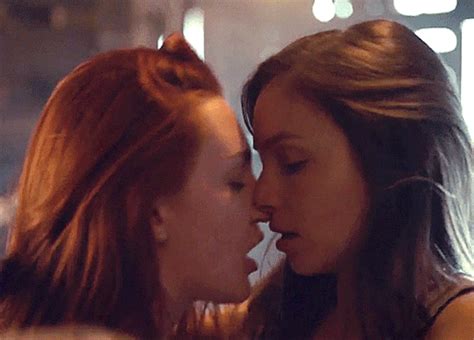 Buzzfeed has breaking news, vital journalism, quizzes, videos, celeb news, tasty food videos, recipes, diy hacks, and all the trending buzz you'll want to share with your friends. vintage kiss gif | Tumblr