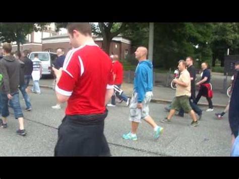 .fc kaiserslautern (0:3) in der ersten runde hatten anhänger des bfc dynamo berlin randaliert. St Pauli v Aberdeen Hamburg 2012 Casuals Hooligans Dynamo ...