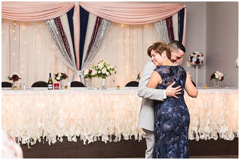 It's the second largest city in iowa and is known as the city of five seasons. Cedar Rapids Iowa Wedding | Megan Snitker Photo