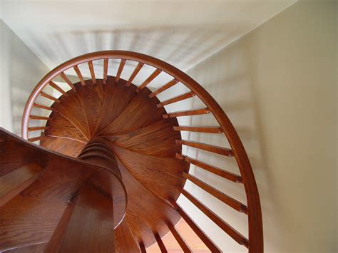 The radius of curvature at the leading edge of the tread shall be no greater than ½ inch (½ = 13mm). Spiral Stairs - Cooper Stairworks