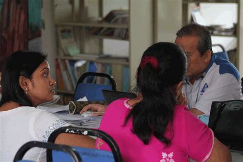 Bertindak mengikut takwim yang diguna pakai. Unit Penilaian dan Peperiksaan: Program Pemantauan ...