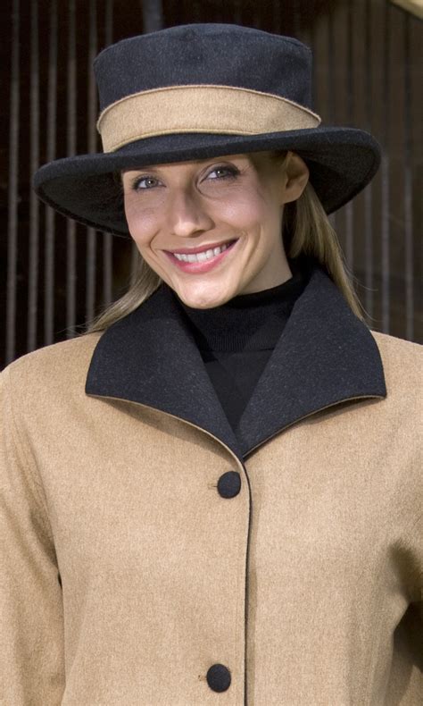 Commuting, weekend brunch, or just running errands. LODEN HAT - Cocoon