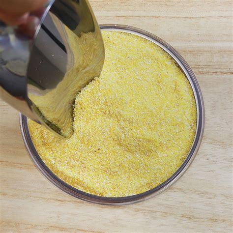 La polenta di mais, originaria della popolazione maya, si svilupperà in italia solo dopo il xvi secolo, quando un certo nobile della val canonica, importò i primi 4 chicchi di mais dalle americhe e ne iniziò. Farina integrale di mais per polenta.