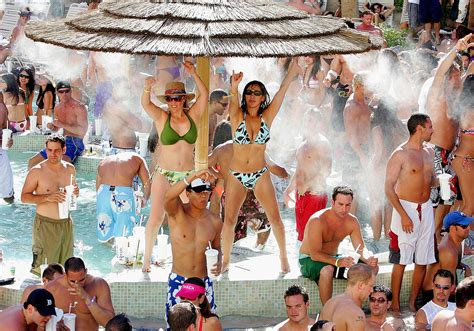 Renders are classified by name (ex : Male Review Pool Party Set For Summer Jackpot Trip