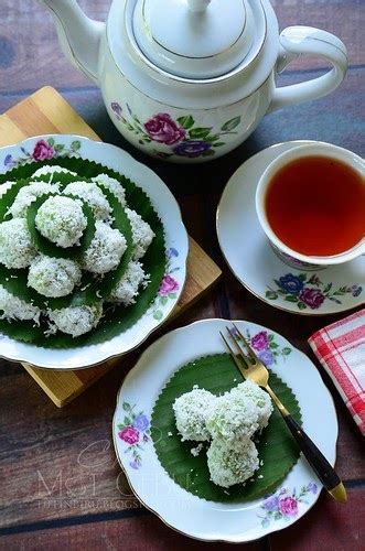 Resepi onde onde atau kuih buah melaka yang mudah dan simple kongxie kongsi artikel dan berita berinformasi gambar video resepi dan cerita lawak. ONDE-ONDE BUAH MELAKA - Dapur Tanpa Sempadan...