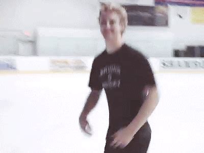 Видео с канала dougie hamilton. Boston Bruins GIF - Find & Share on GIPHY