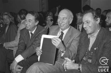 Giuliano montaldo è un regista, sceneggiatore e attore italiano. I 90 anni di Giuliano Montaldo - Archivio storico Istituto ...