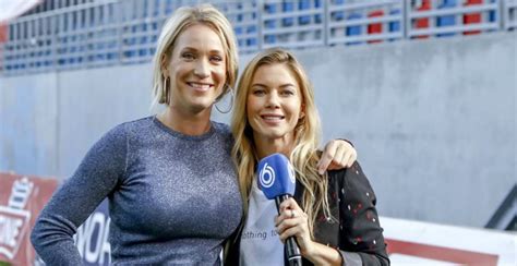 Daarom zullen zij tijdens hun persconferenties over het ek voetbal geen vragen beantwoorden van hélène hendriks. Dickpics voor Hoogendijk: 'Ik kon het niet laten: nou ...