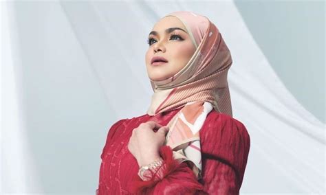 سيتي نورهاليزا بنت تارودين ; Datuk Siti Nurhaliza On The Cover Of Malaysia Tatler